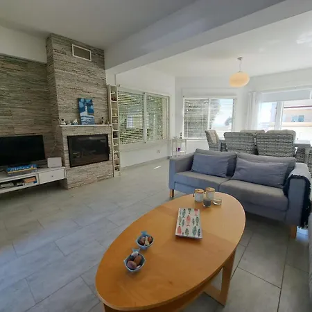 Sandy Coast * لارنكا