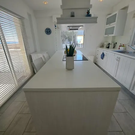 Sandy Coast * لارنكا