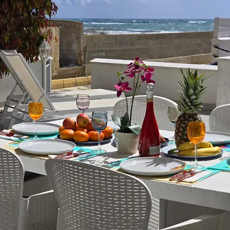 Sandy Coast * لارنكا